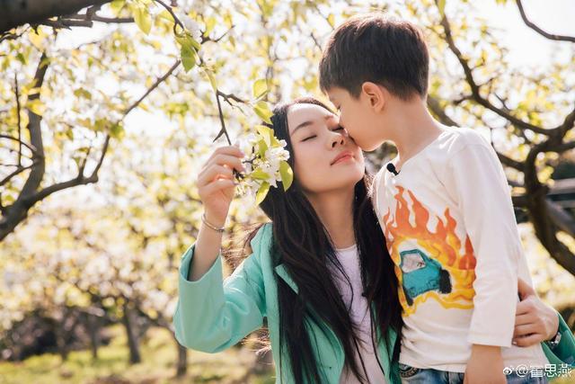 应对低温雨雪天气|以雪为令 湘西州执委妈妈巾帼志愿服务队开展扫雪除冰送温暖活动