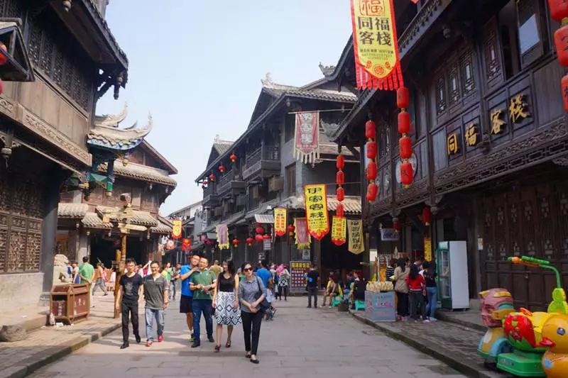 社区炸圆子看演出迎新春