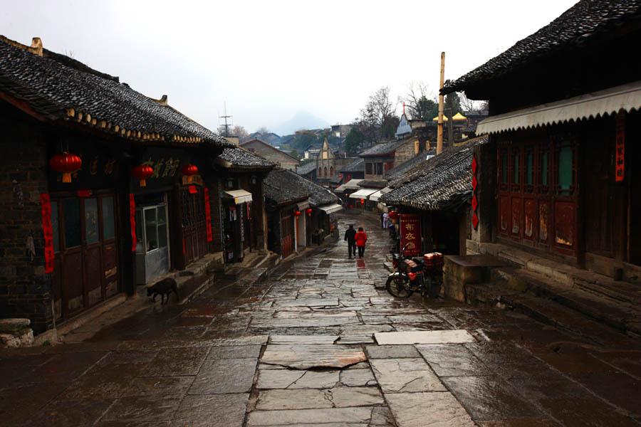 龙地逃生
